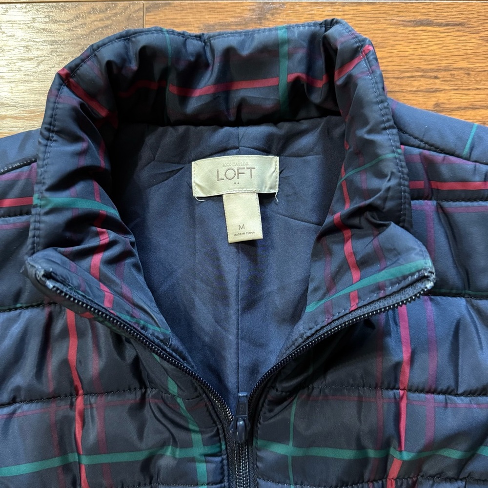 Loft Navy Plaid Puffer Vest Size Medium - Picture 2 of 6